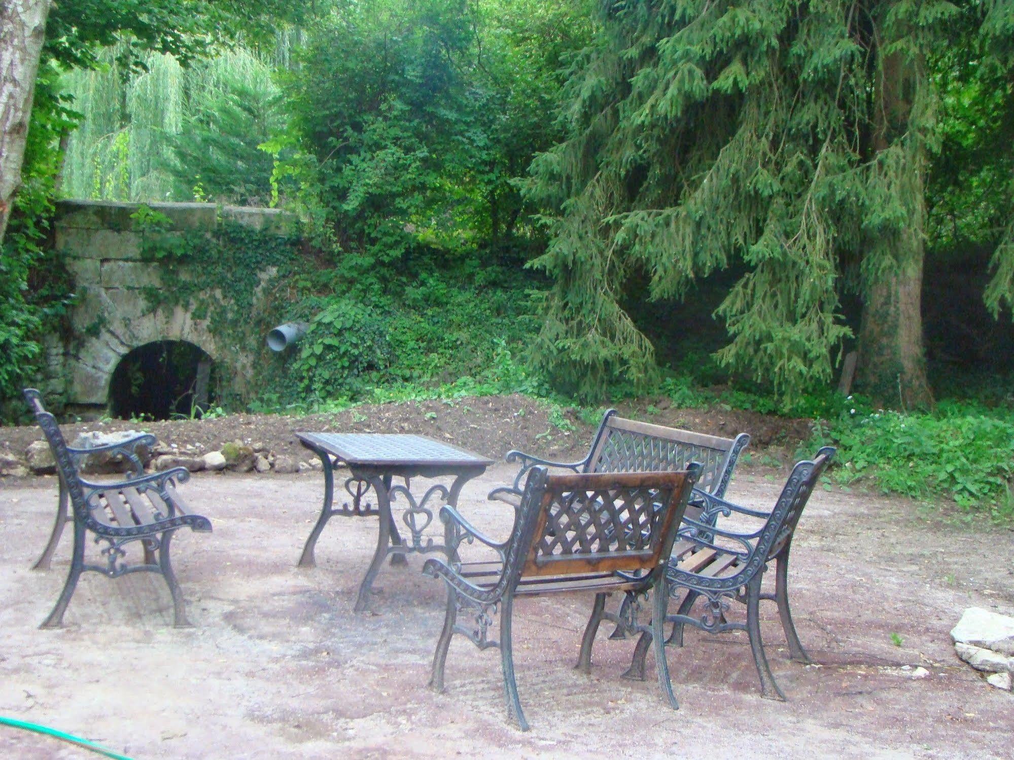 Le Jardin De Saint Jean Bed and Breakfast Exteriör bild
